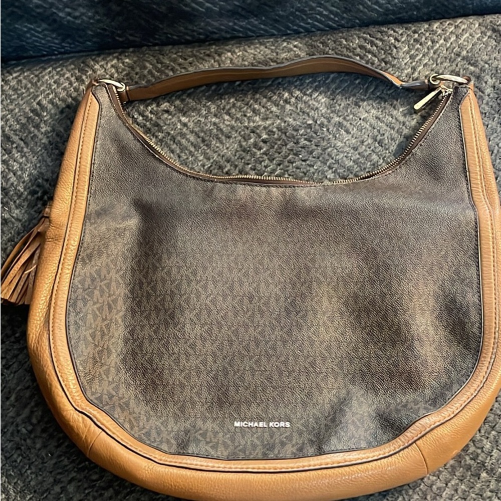 Michael Kors Elegant Brown Hobo Bag